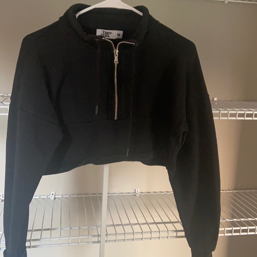 Tiger Mist Black Cropped 1/4 Zip Sweatshirt Medium